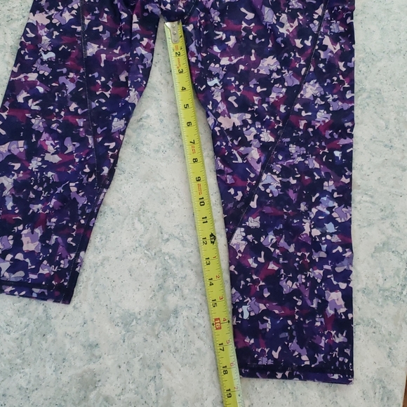 Fabletics Capri Length Leggings - Picture 10 of 10